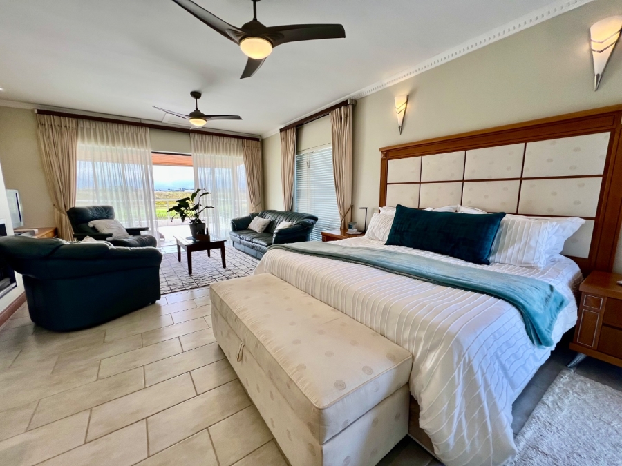 5 Bedroom Property for Sale in Oubaai Western Cape